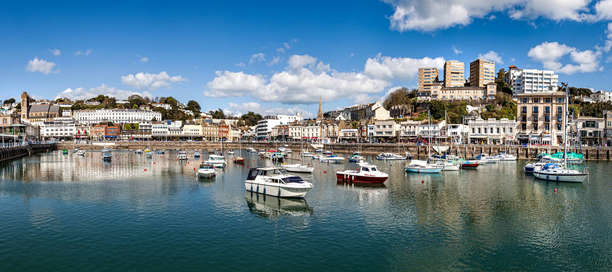 Boats in a body of water with boats in it.